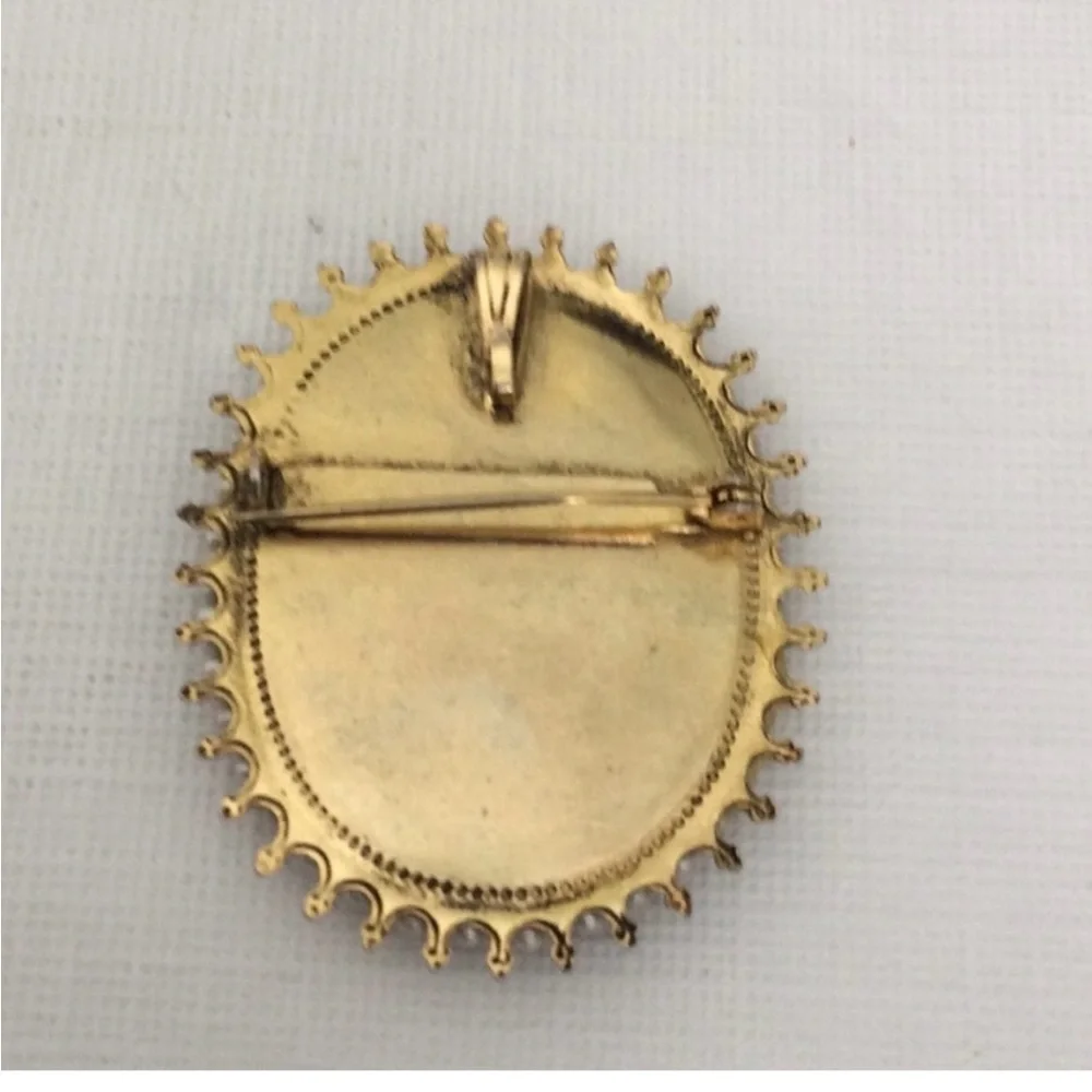 Woman’s Vintage Abalone Shell Brooch with pearls can also be worn on a chain.